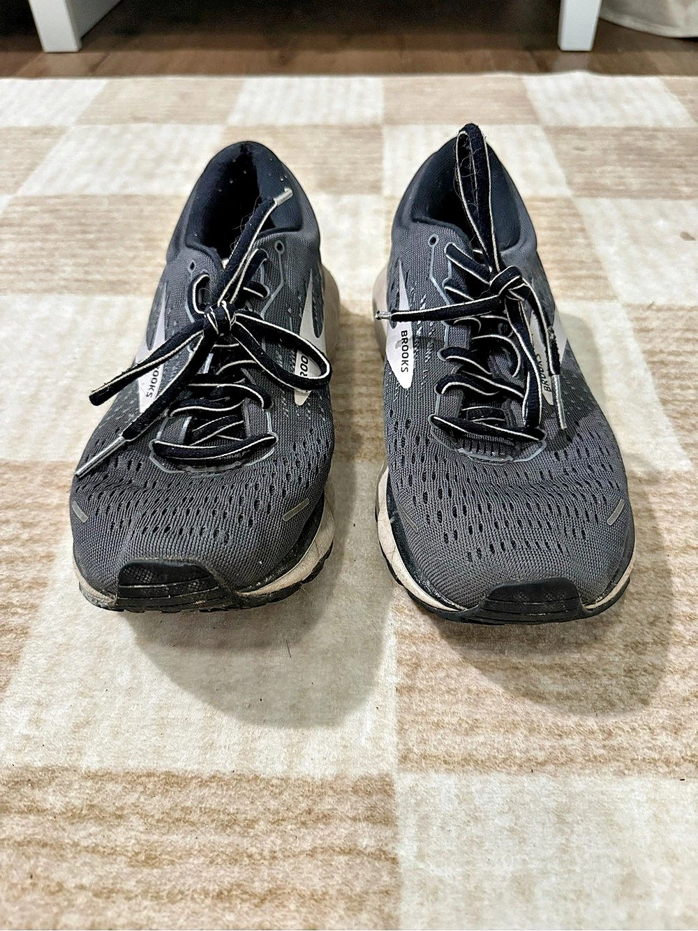 Brooks Ghost 13 Women's Athletic Shoes US 8.5 B Black & Gray